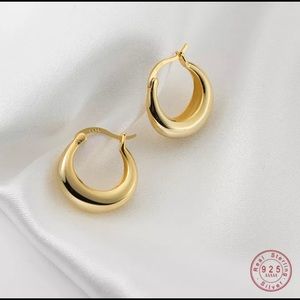 ❌ SOLD ❌Golden Huggie Hoop Earrings 925 Sterling Silver 18K Plated Gold
